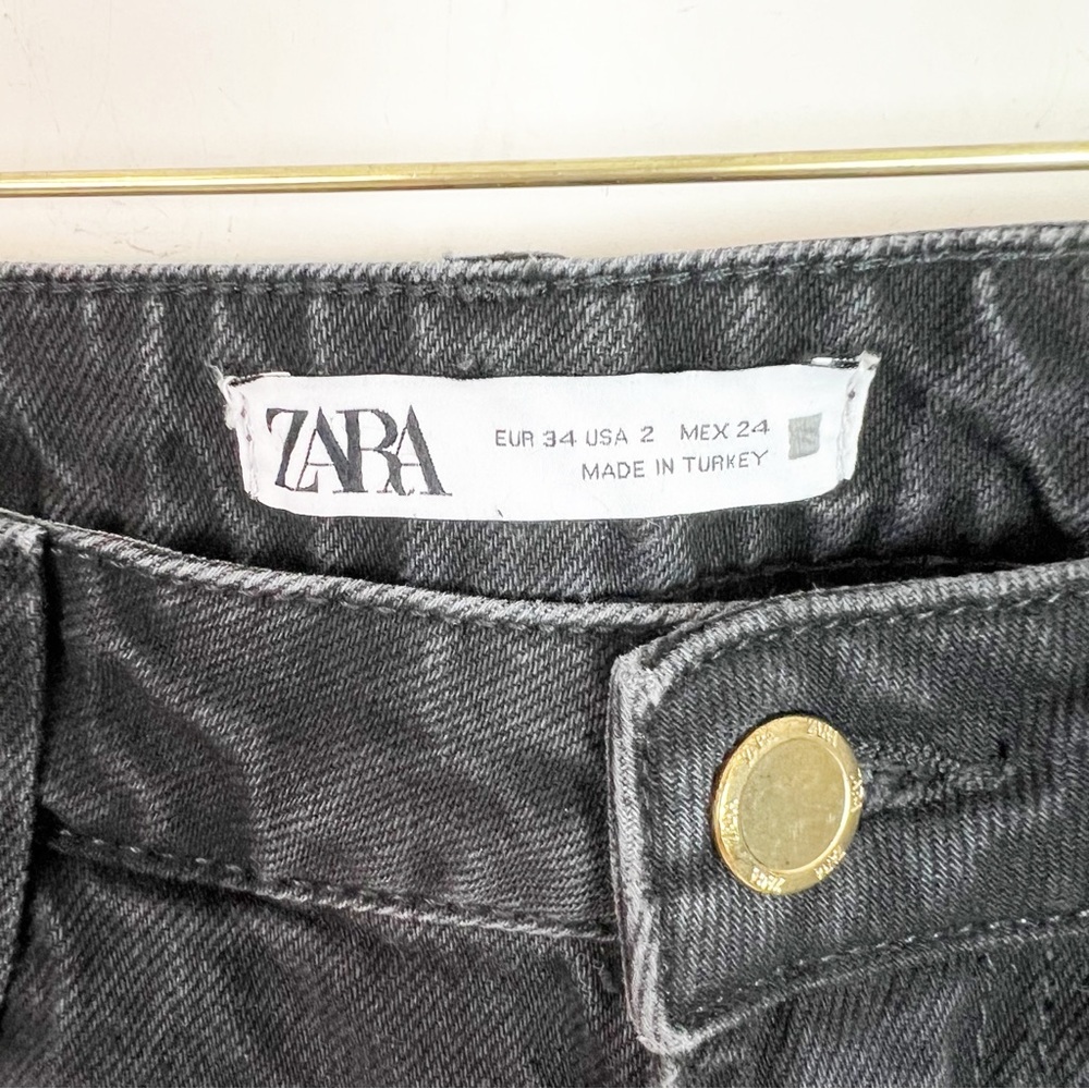 ZARA BLACK FRAY HEM STRAIGHT LEG HIGH RISE JEANS WOMENS SZ 2 - Picture 2 of 6